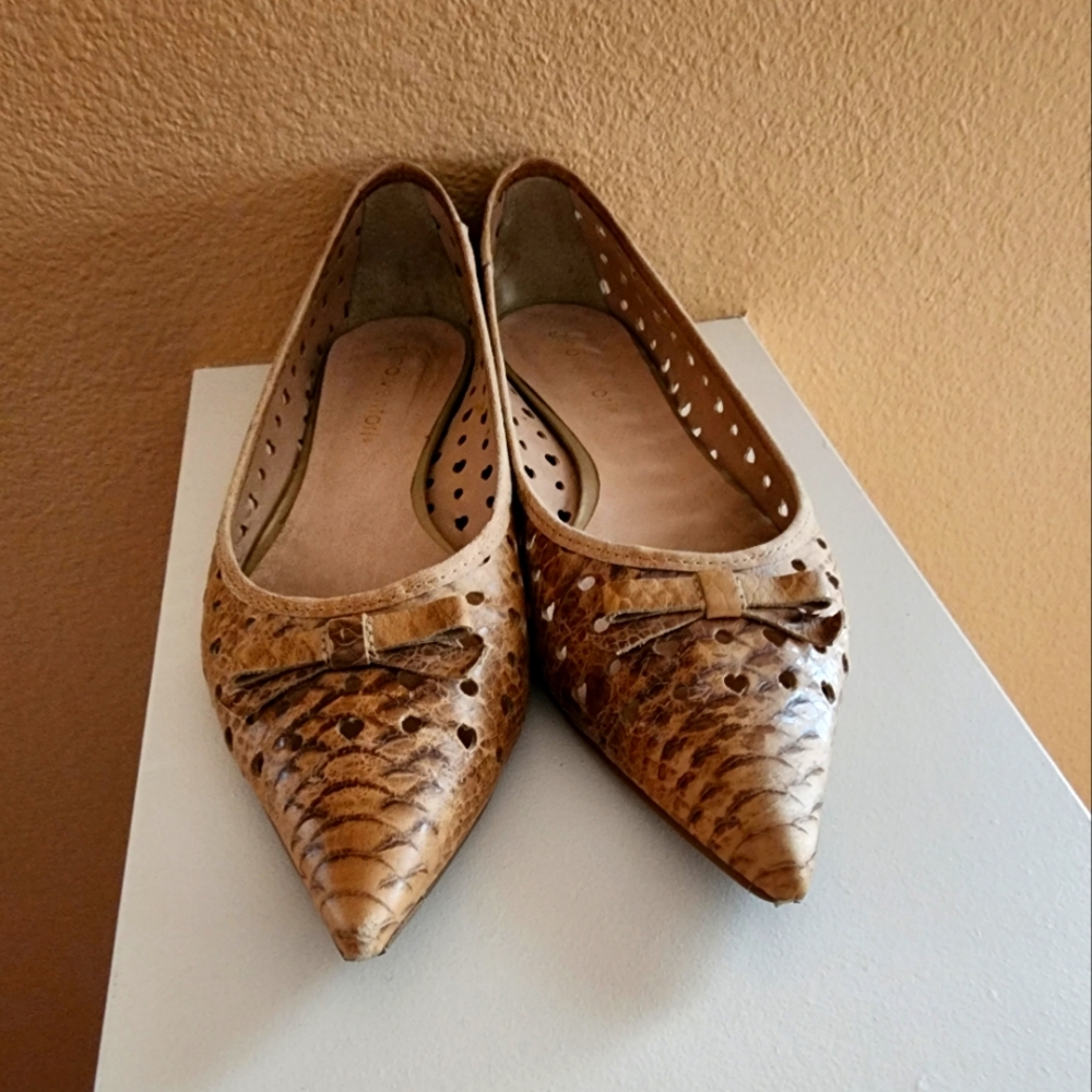 Women's shoes